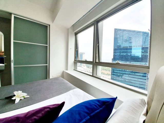 Fully Furnished Amazing Full Marina Bay view Premium room @ heart of CBD