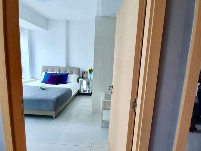 Fully Furnished Amazing Full Marina Bay view Premium room @ heart of CBD