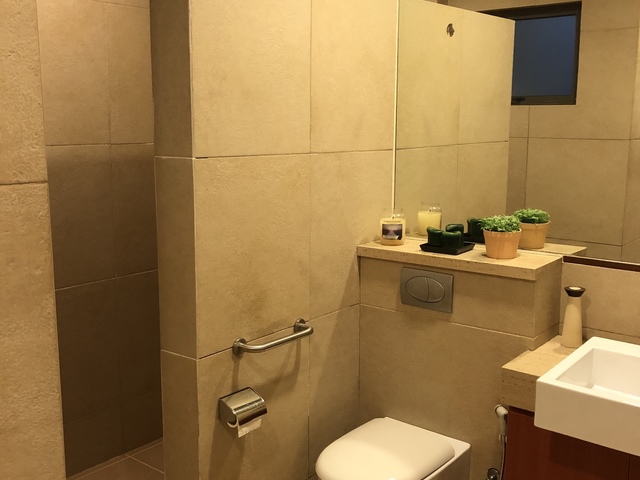 Room for rent at 6th ave