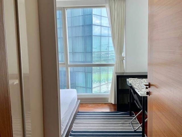High floor Queen Room with beautiful bay view of Marina Bay Sands - Downtown MRT - One Raffles Quay