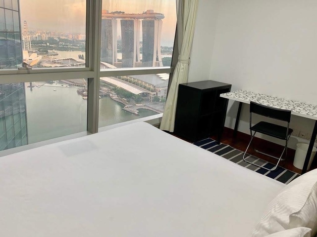 High floor Queen Room with beautiful bay view of Marina Bay Sands - Downtown MRT - One Raffles Quay