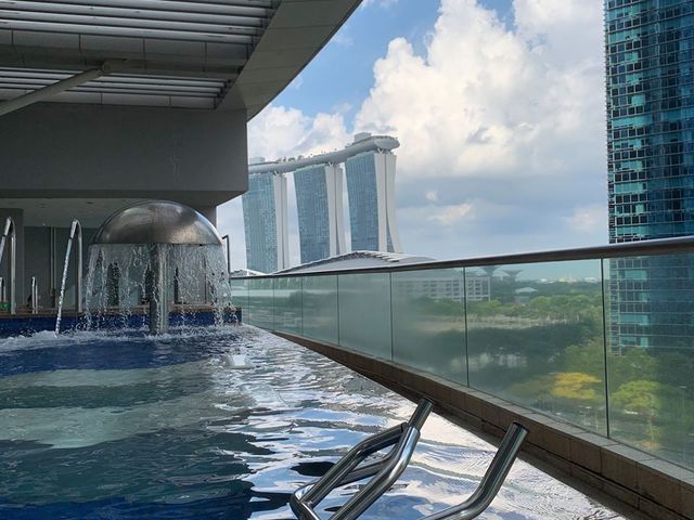 High floor Queen Room with beautiful bay view of Marina Bay Sands - Downtown MRT - One Raffles Quay