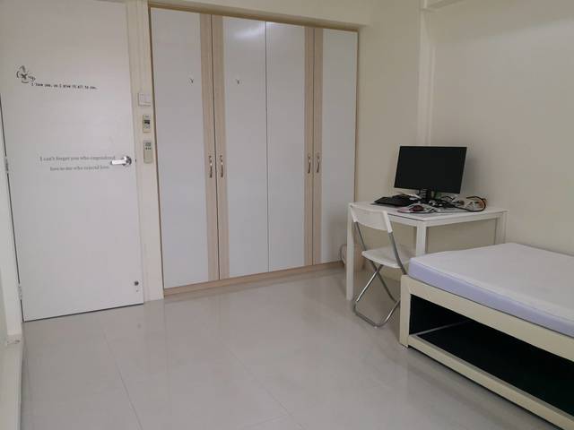 Comfort and clean room for lady