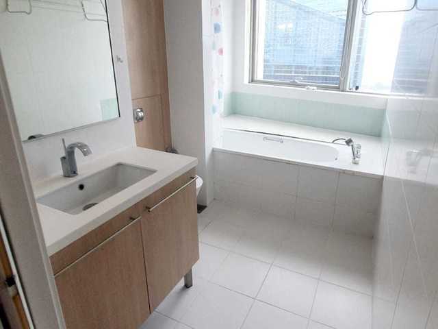 Newly Furnished Big En-Suite Master Room - Super High Floor Unit - Marina bay Sands