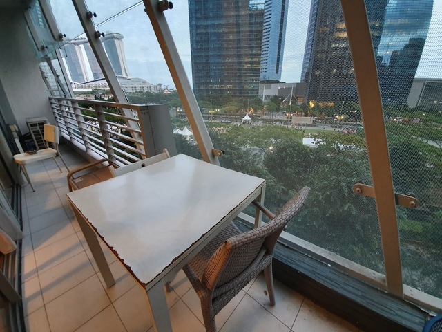 Newly Furnished Big Queen Room with Outdoor Balcony - Just inside CBD