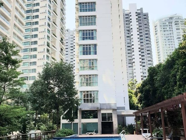 River Valley - Queen Room Near Great World City