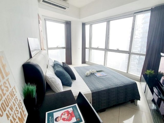 Central Singapore , Just inside CBD - Queen room with Private bathroom