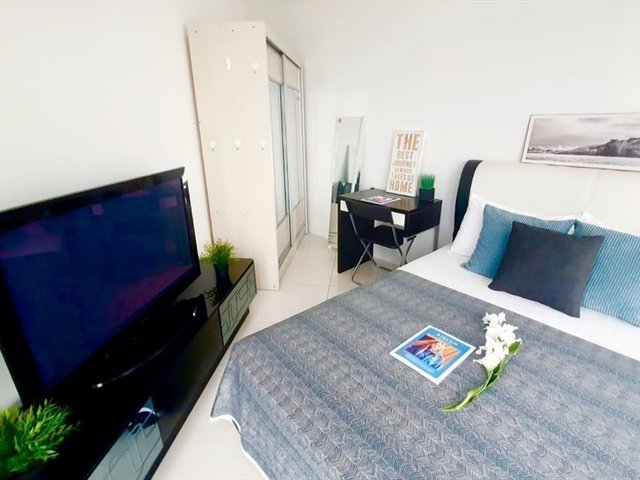 Central Singapore , Just inside CBD - Queen room with Private bathroom