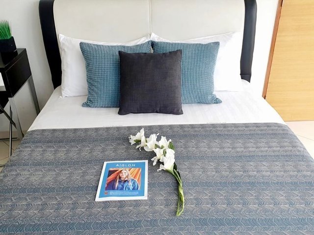 Central Singapore , Just inside CBD - Queen room with Private bathroom