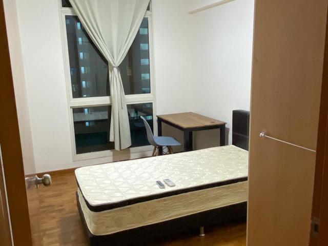 room-for-rent-yishun-singapore-condo-common-room-with-private-toilet