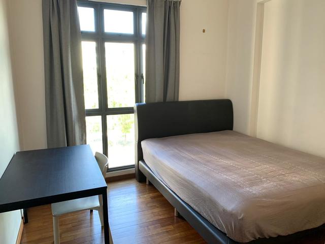 Carissa Park - Cozy common bedroom with guest bathroom located in a private, peaceful neighbourhood.