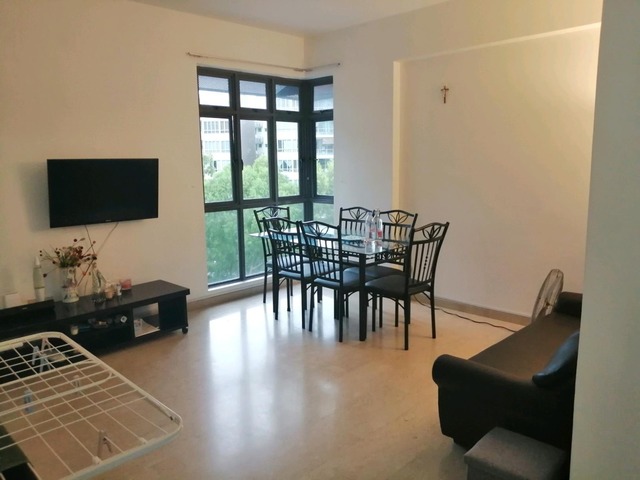 Carissa Park - Cozy common bedroom with guest bathroom located in a private, peaceful neighbourhood.