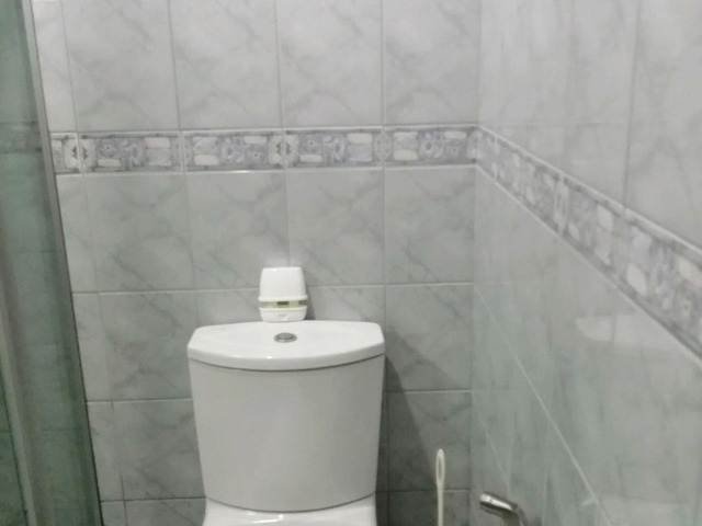 Carissa Park - Cozy common bedroom with guest bathroom located in a private, peaceful neighbourhood.