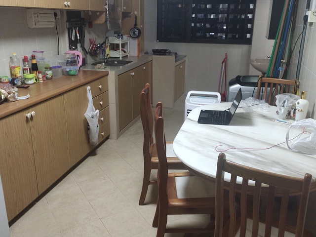 Shared room with 1 male available at toa payoh
