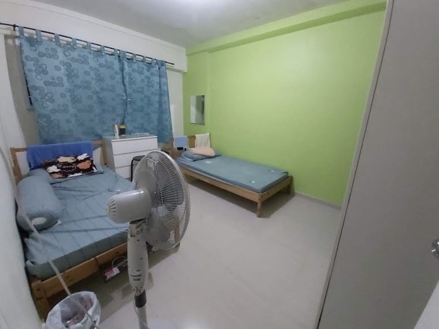 Room sharing for 1pax @ 437 Tampines St 43
