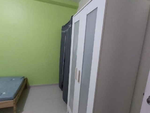 Room sharing for 1pax @ 437 Tampines St 43