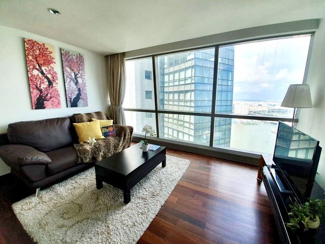 Unblocked View & Fully Furnished 1 Bedroom Super High Floor Unit-Financial district of Marina Bay.⠀