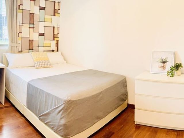 Raffles Quay MRT - Queen Room with Private Bathroom