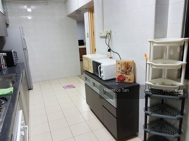 Looking for a female roommate in Tiong Bahru (9 mins walk to Tiong Bahru MRT)