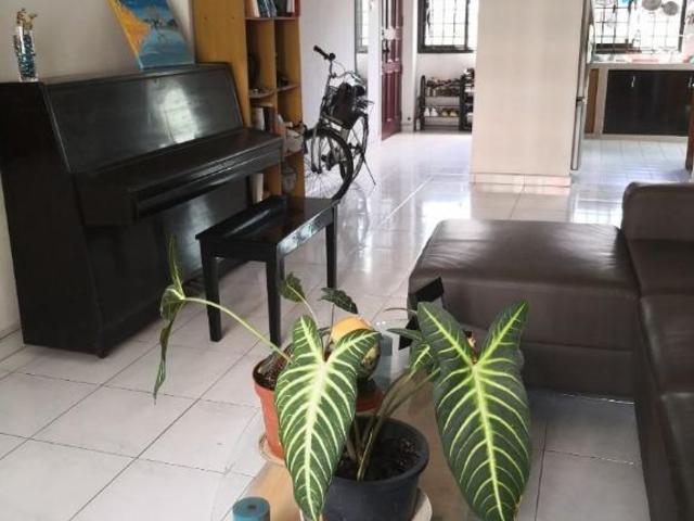 A nice and cosy common room for one professional at Bedok Reservoir View