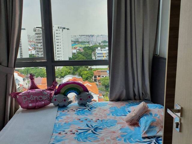 Condominiums Common room for rent at Kovan Mrt.