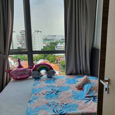 Condominiums Common room for rent at Kovan Mrt.