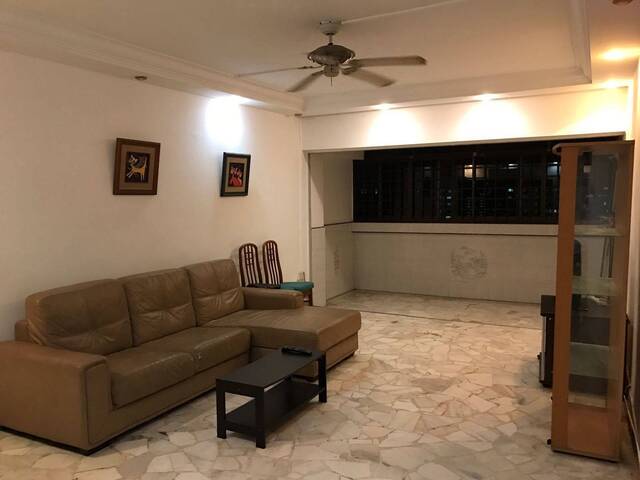 Yishun MRT 1 Bedroom Sheltered 5 Mins Walk To Yishun Mrt