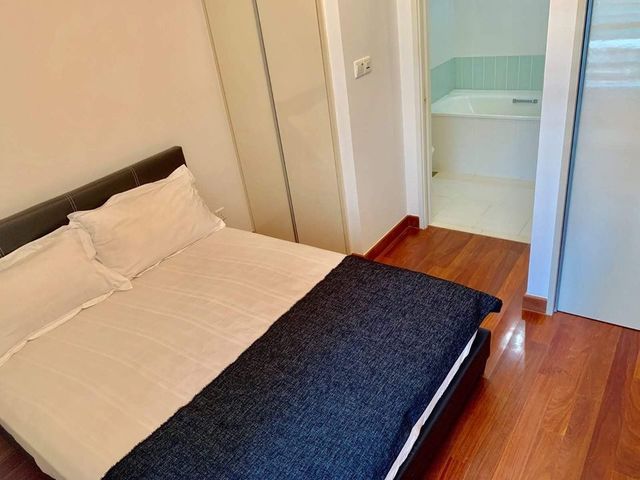 Full Furnish 2 bedroom unit @ Raffles place MRT - Marina Boulevard