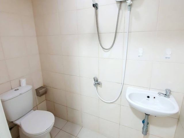 Spacious high floor Queen room @ central business district (Marina View)