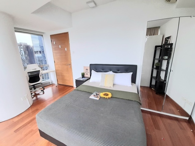 Spacious high floor Queen room @ central business district (Marina View)