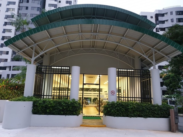 Nicely Furnish En-suite Master Room @ Tiong Bahru MRT .