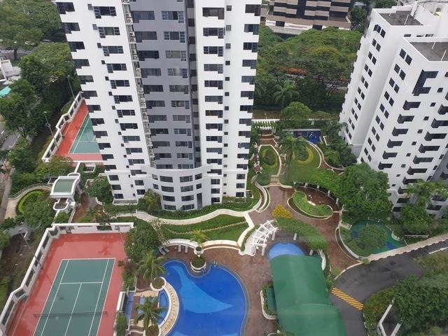 Nicely Furnish En-suite Master Room @ Tiong Bahru MRT .