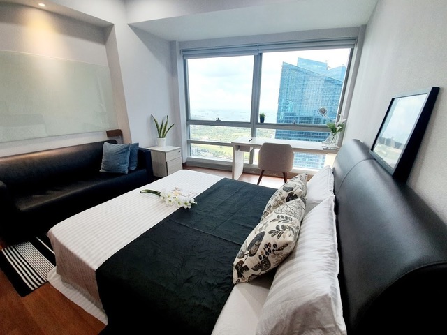 Virtual View Now - CBD Downtown MRT Big Queen Room - Raffles place MRT