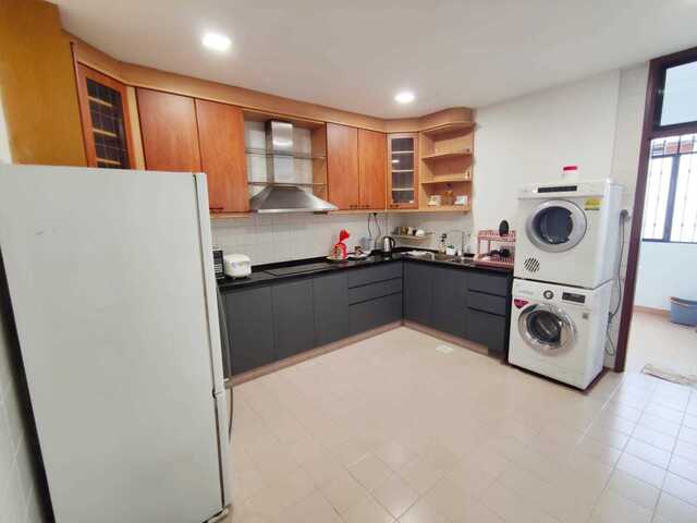 Master Bedroom Near Beauty World MRT