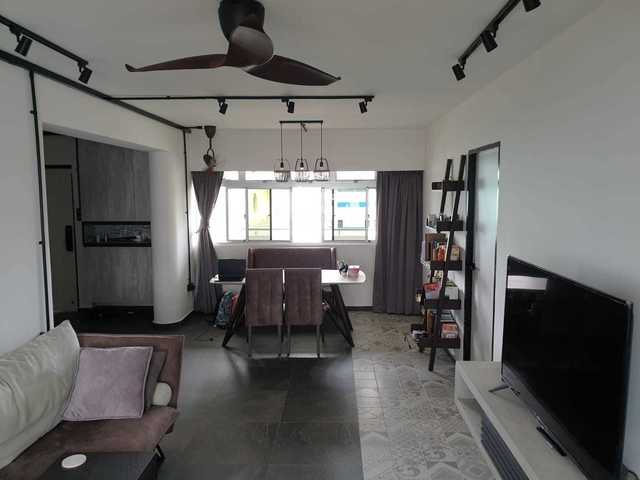 Common Room for Rent in HDB- for Single Female