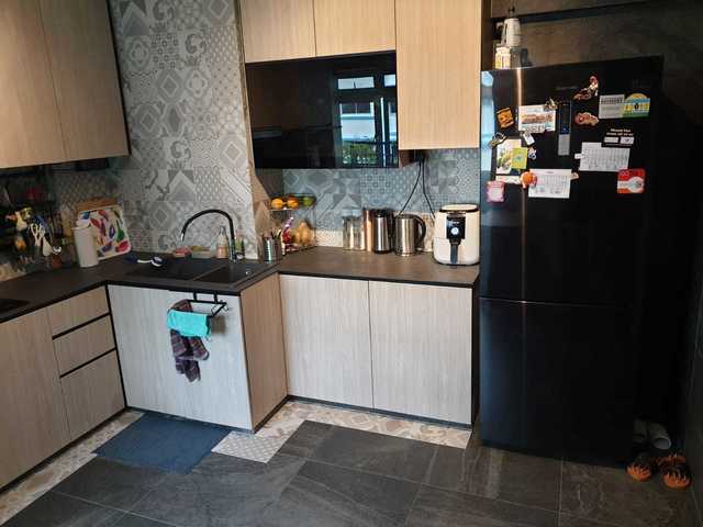 Common Room for Rent in HDB- for Single Female