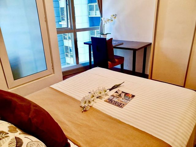 Pool View En-suite Master Room @ Raffles Quay MRT