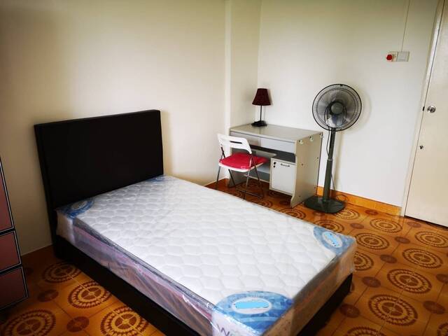 Room for rent at Blk 324 Clementi Ave 5. (Move in anytime)