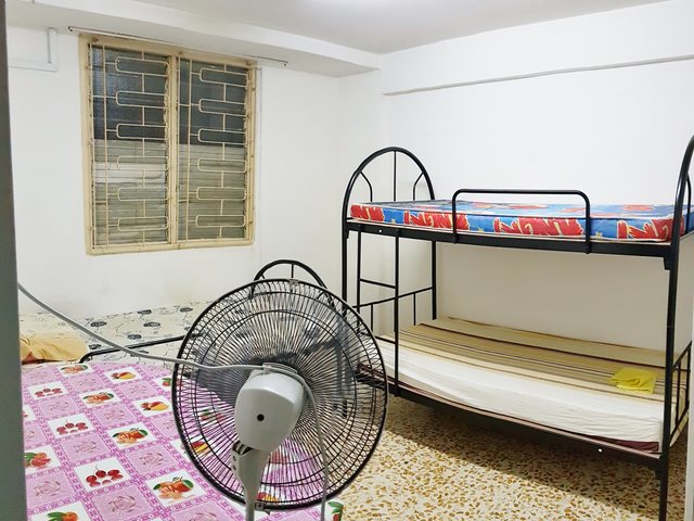 6 Ghim Moh Road (Small Bedroom) – Near Bouna Vista MRT ; Food Center; Coffee Shops: With Wifi