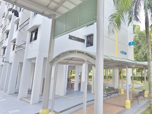 6 Ghim Moh Road (Small Bedroom) – Near Bouna Vista MRT ; Food Center; Coffee Shops: With Wifi