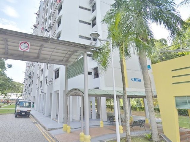 6 Ghim Moh Road (Small Bedroom) – Near Bouna Vista MRT ; Food Center; Coffee Shops: With Wifi