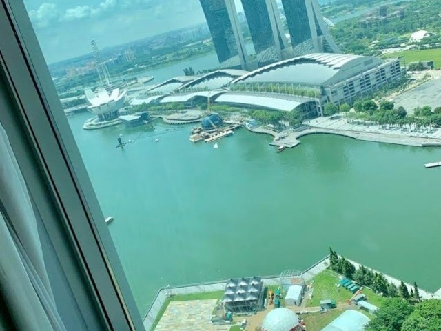 Big Furnish Bedroom Facing Marina Bay Sands , MBFC/Asia Square/Raffles place