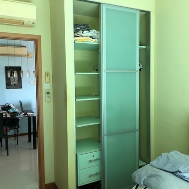 Comfortable room in a conveniently located 3-bed condo apartment, 6 mins from Eunos MRT