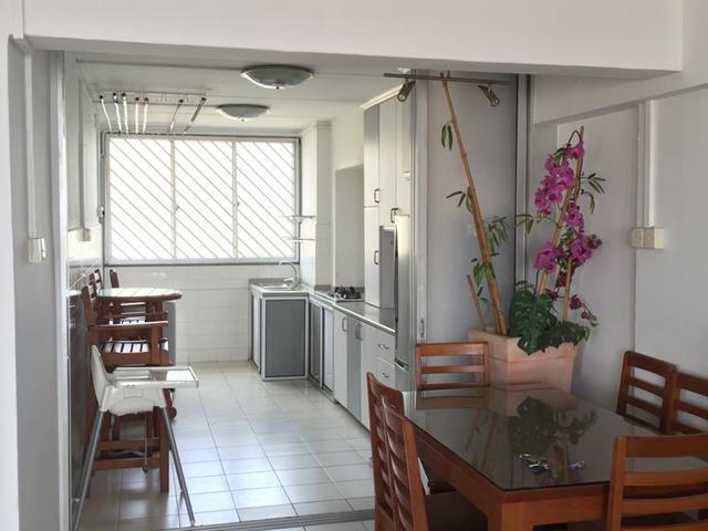 3bedrooms unit @ Blk150 Simei st1 8min to Mrt & Mall
