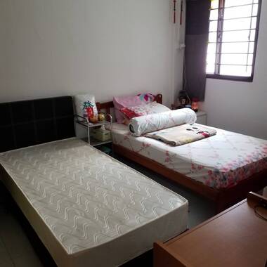 Looking for Chinese male only. Near to Bedok North/Bedok MRT. Coffeeshops & supermarkets.