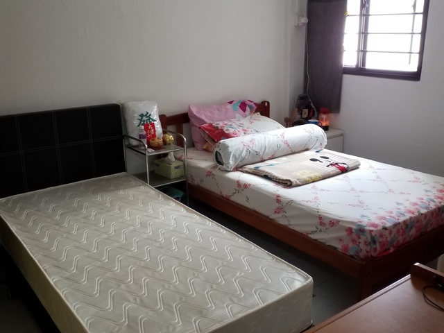 Looking for male Chinese to share room. Near to Bedok North/Bedok MRT. Coffeeshops & supermarkets.