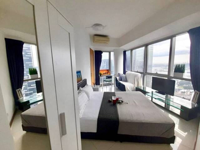 Spacious Queen Room ,Super High floor - MBFC/Marina Bay Sands
