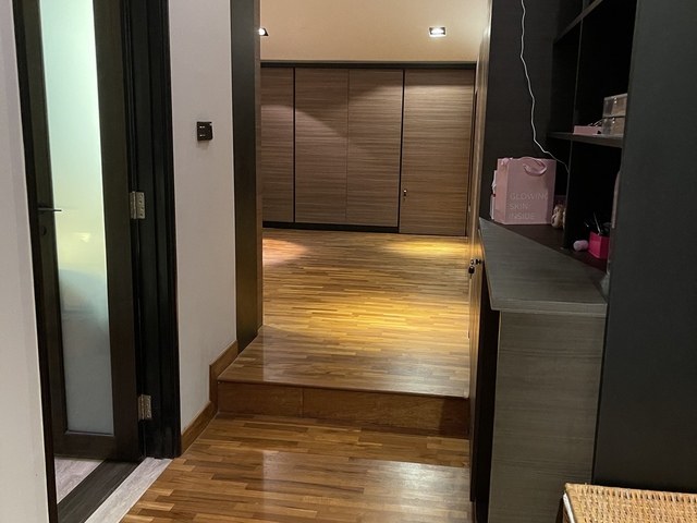 Beautiful spacious loft attic room with en-suite bathroom available