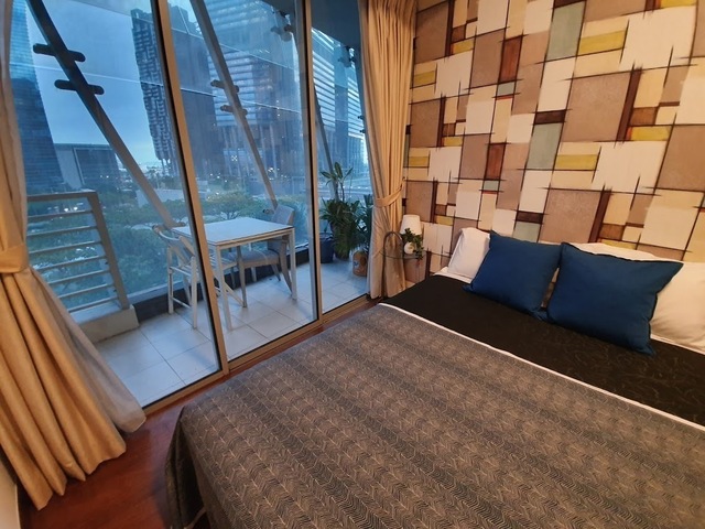 Big Outdoor Balcony Queen Room - Raffles place MRT
