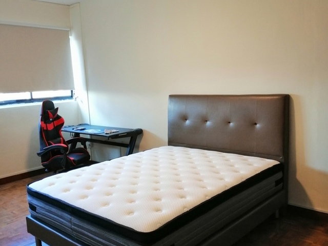 Big COMMON ROOM FOR RENT, NO OWNER STAY. NO AGENT FEE.